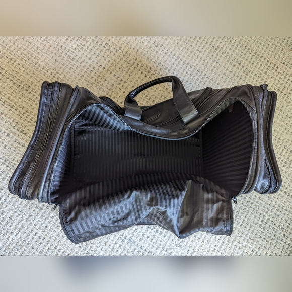 Tumi Alpha 2 Leather Duffel Bag - Picture 2 of 3